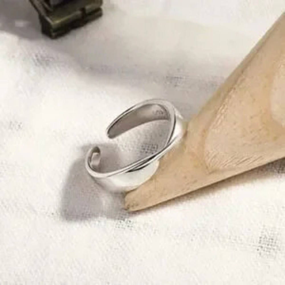 925 Sterling Silver Minimalist Twist Ring